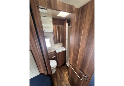 Low Profile Motorhome ROLLER TEAM Zefiro 282 TL en Sale Occasion
