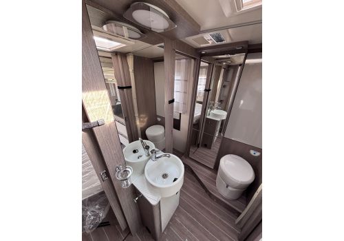Low Profile Motorhome ROLLER TEAM Zefiro 266 TL Power Edition en Catalog
