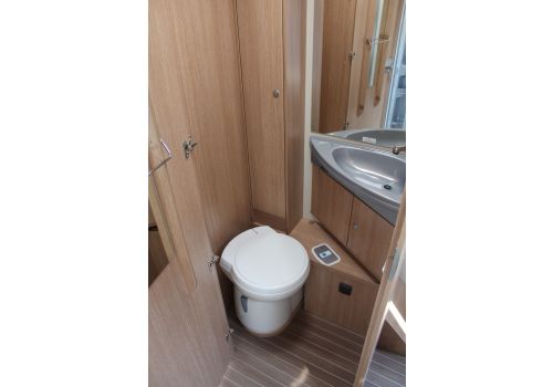 Low Profile Motorhome SUNLIGHT T-69 L en Sale Occasion