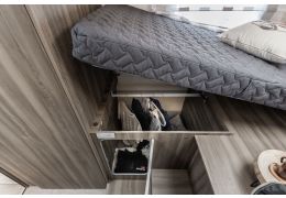 Low Profile Motorhome ROLLER TEAM Kronos 288TL Black Edition en Catalog