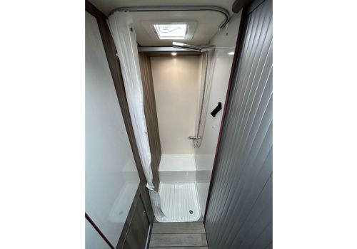 Low Profile Motorhome ROLLER TEAM Kronos 230 TL Fit en Catalog