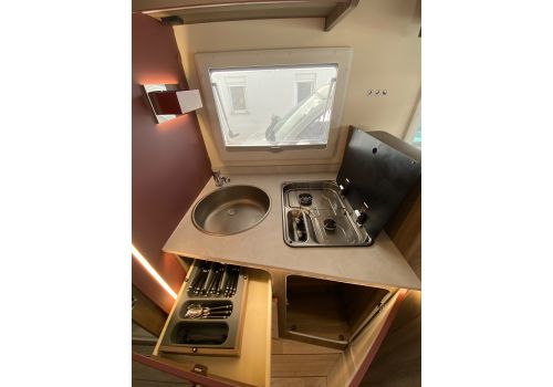 Low Profile Motorhome ROLLER TEAM Kronos 288 TL Spring Edition en Rent
