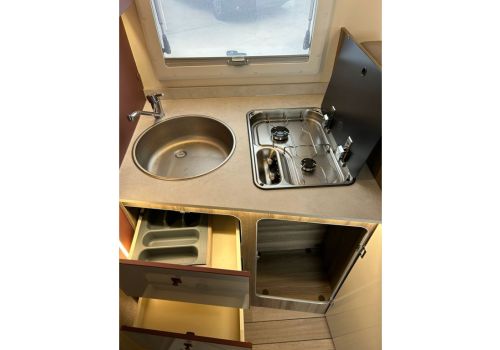 Low Profile Motorhome ROLLER TEAM Kronos 288 TL Spring Edition en Rent