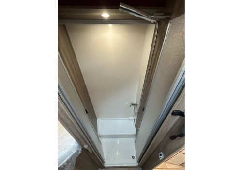 Low Profile Motorhome ROLLER TEAM Kronos 288 TL Spring Edition en Rent