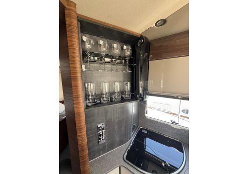 Integral Motorhome CARTHAGO Chic C-Line I 5.0 L QB en Catalog