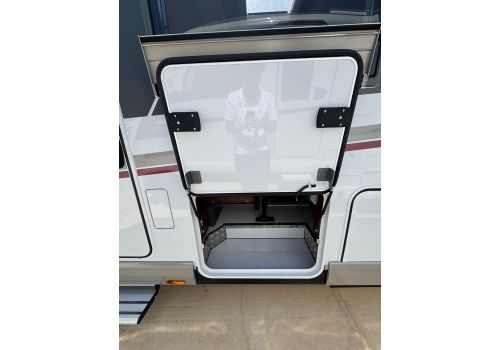 Integral Motorhome CARTHAGO Chic C-Line I 5.0 L QB en Catalog