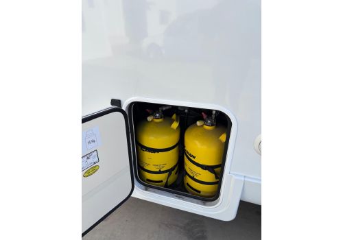 Low Profile Motorhome ROLLER TEAM Kronos 284 TL en Sale Occasion