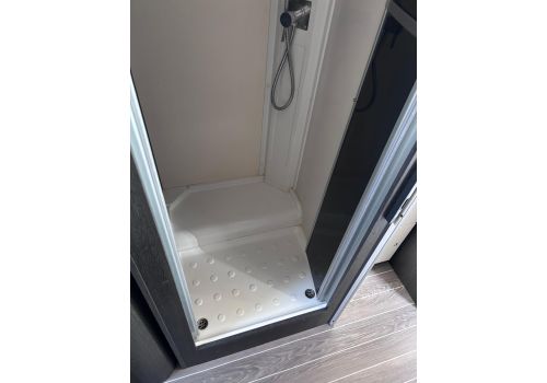 Low Profile Motorhome ROLLER TEAM Kronos 284 TL en Sale Occasion