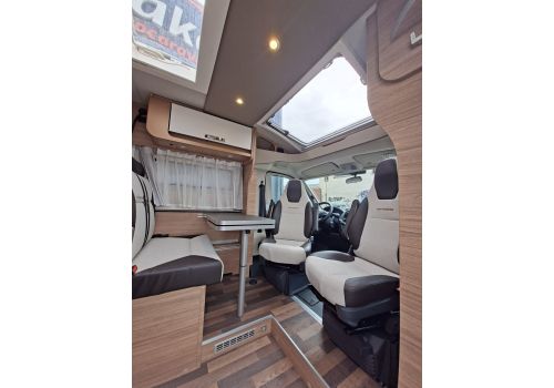 Low Profile Motorhome WEINSBERG R57 en Sale Occasion