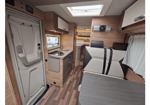 Low Profile Motorhome WEINSBERG R57 en Sale Occasion