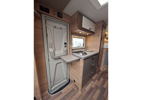 Low Profile Motorhome WEINSBERG R57 en Sale Occasion
