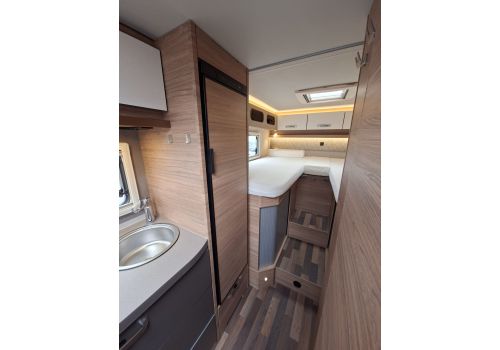 Low Profile Motorhome WEINSBERG R57 en Sale Occasion