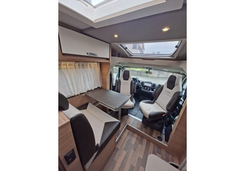 Low Profile Motorhome WEINSBERG R57 en Sale Occasion