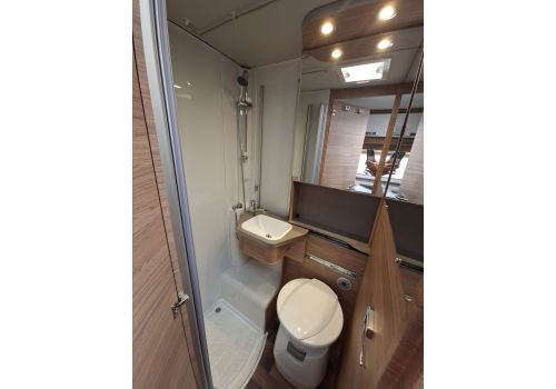 Low Profile Motorhome WEINSBERG R57 en Sale Occasion