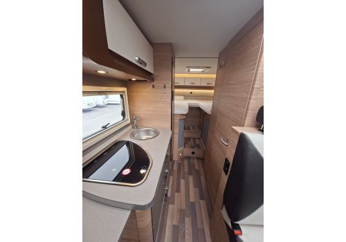 Low Profile Motorhome WEINSBERG R57 en Sale Occasion