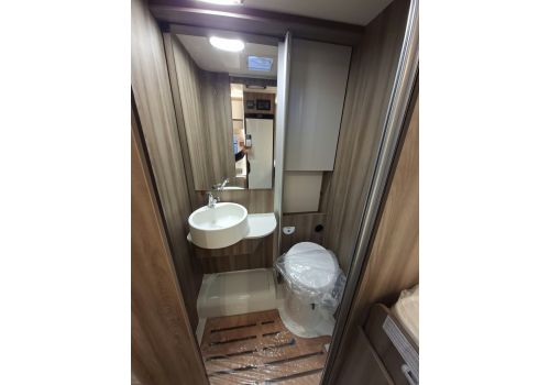 Low Profile Motorhome ROLLER TEAM Kronos Fit 294 en Catalog