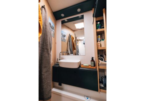 Low Profile Motorhome SUNLIGHT UNLDT T7433Q 2027 en Catalog