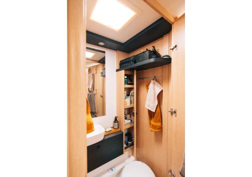 Low Profile Motorhome SUNLIGHT UNLDT T7433Q 2027 en Catalog