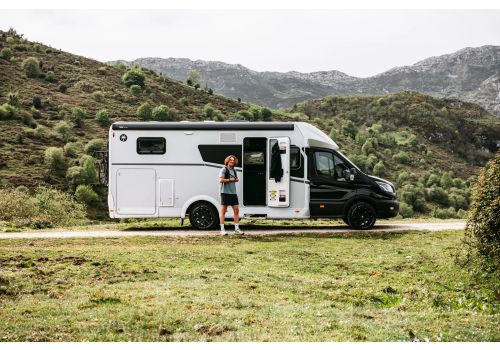 Low Profile Motorhome SUNLIGHT UNLDT T7433Q 2027 en Catalog