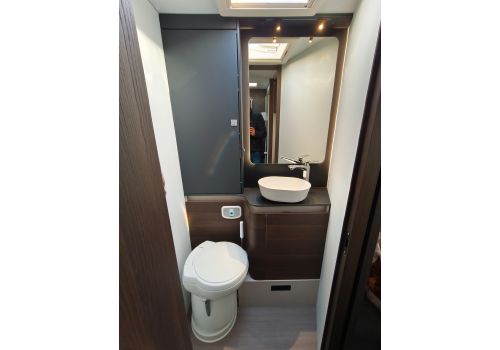 Low Profile Motorhome ADRIA Matrix Supreme 670SC en Sale Occasion