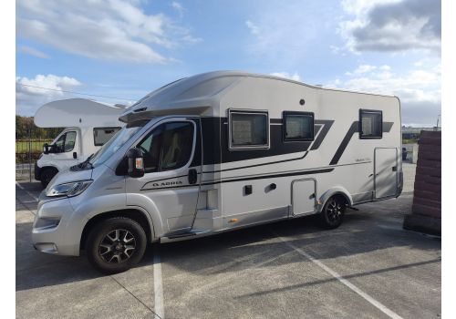 Low Profile Motorhome ADRIA Matrix Supreme 670SC en Sale Occasion