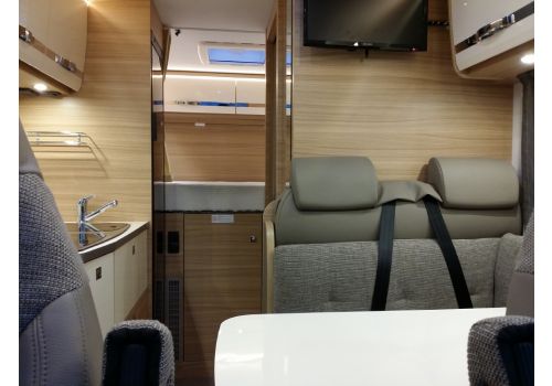 Low Profile Motorhome DETHLEFFS Globebus T 1 modelo 2017 en Sale Occasion