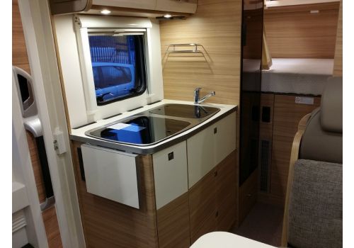 Low Profile Motorhome DETHLEFFS Globebus T 1 modelo 2017 en Sale Occasion