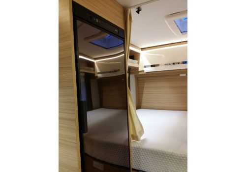 Low Profile Motorhome DETHLEFFS Globebus T 1 modelo 2017 en Sale Occasion