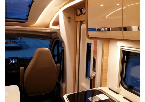 Low Profile Motorhome DETHLEFFS Globebus T 1 modelo 2017 en Sale Occasion