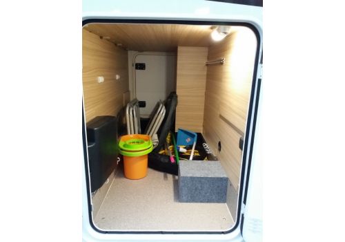 Low Profile Motorhome DETHLEFFS Globebus T 1 modelo 2017 en Sale Occasion