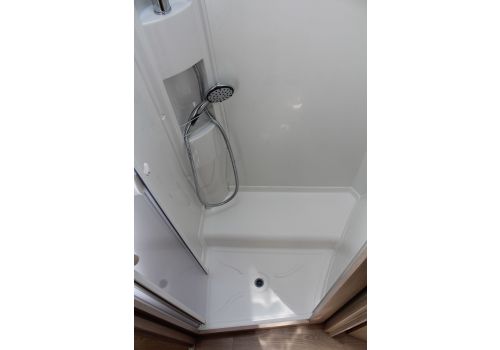 Low Profile Motorhome RAPIDO 666F Modelo 2018 en Sale Occasion