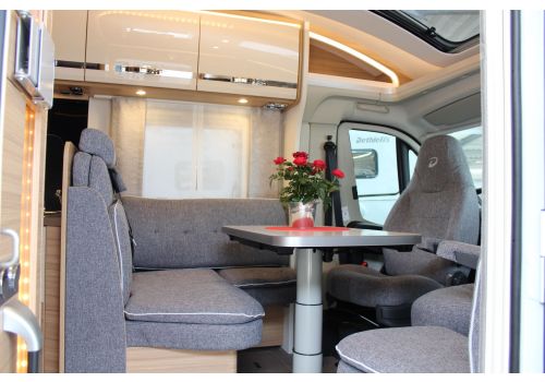Low Profile Motorhome DETHLEFFS Globebus T 7 modelo 2019 en Sale Occasion