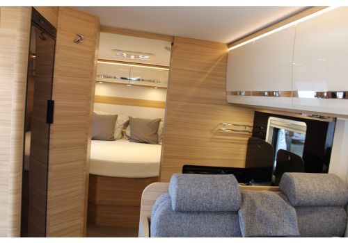 Low Profile Motorhome DETHLEFFS Globebus T 7 modelo 2019 en Sale Occasion