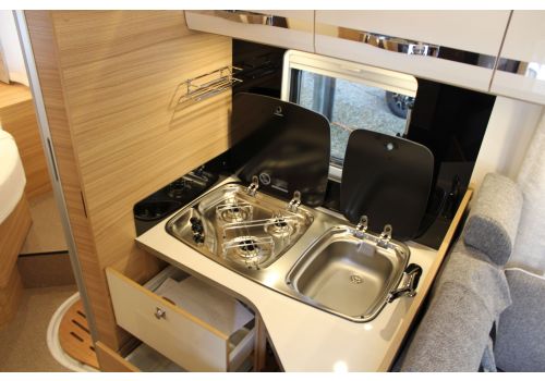 Low Profile Motorhome DETHLEFFS Globebus T 7 modelo 2019 en Sale Occasion
