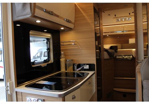 Low Profile Motorhome DETHLEFFS Globebus T 6 modelo 2019 en Sale Occasion