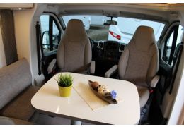 Low Profile Motorhome DETHLEFFS Globebus T 6 modelo 2019 en Sale Occasion