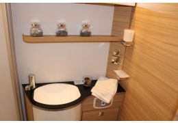 Low Profile Motorhome DETHLEFFS Globebus T 6 modelo 2019 en Sale Occasion