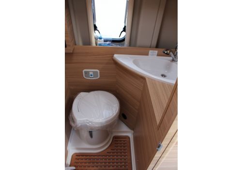 Camper Van SUNLIGHT Cliff 640 modelo 2019 en Sale Occasion