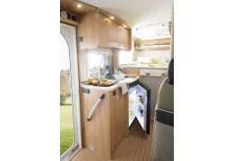 Low Profile Motorhome DETHLEFFS Globebus T-15 modelo 2016 en Sale Occasion