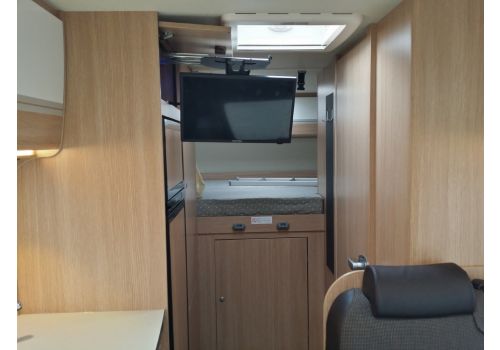 Capuchina Motorhome SUNLIGHT A-70 con amplio garaje en Sale Occasion
