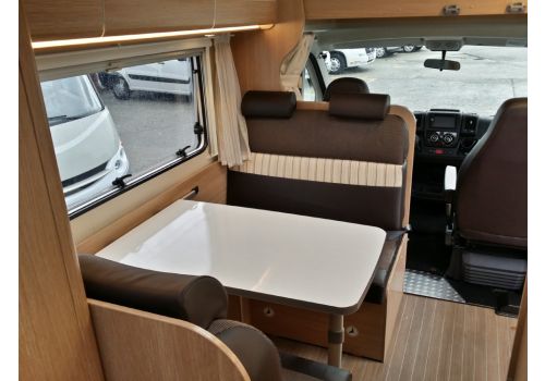 Capuchina Motorhome SUNLIGHT A-70 con amplio garaje en Sale Occasion
