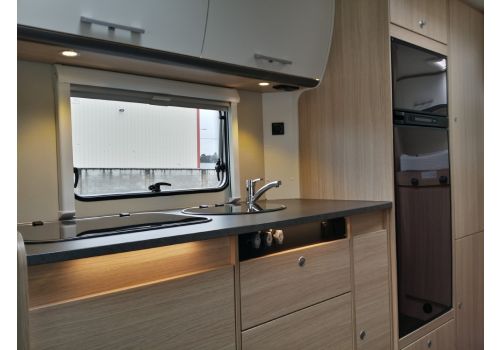 Capuchina Motorhome SUNLIGHT A-70 con amplio garaje en Sale Occasion