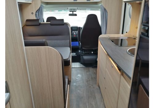 Capuchina Motorhome SUNLIGHT A-70 con amplio garaje en Sale Occasion