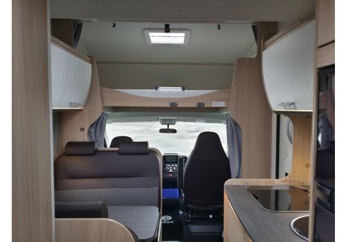 Capuchina Motorhome SUNLIGHT A-70 con amplio garaje en Sale Occasion
