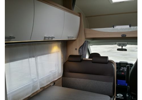 Capuchina Motorhome SUNLIGHT A-70 con amplio garaje en Sale Occasion