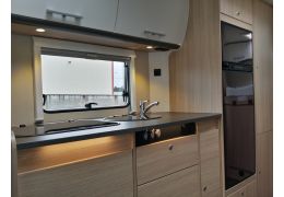 Capuchina Motorhome SUNLIGHT A-70 con amplio garaje en Sale Occasion