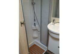 Capuchina Motorhome SUNLIGHT A-70 con amplio garaje en Sale Occasion