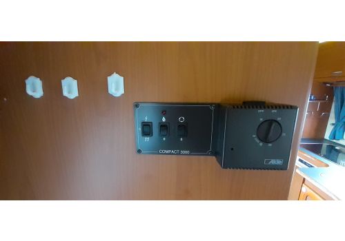 Integral Motorhome NIESMANN BISCHOFF Flair 6100 i en Sale Occasion