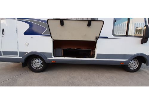 Integral Motorhome NIESMANN BISCHOFF Flair 6100 i en Sale Occasion