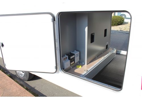 Low Profile Motorhome RAPIDO 666F Modelo 2018 en Sale Occasion